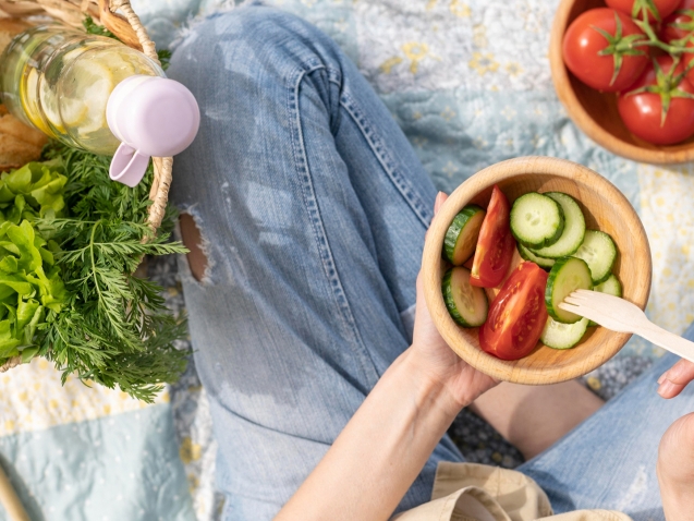 top-view-woman-holding-salad-bowl-picnic